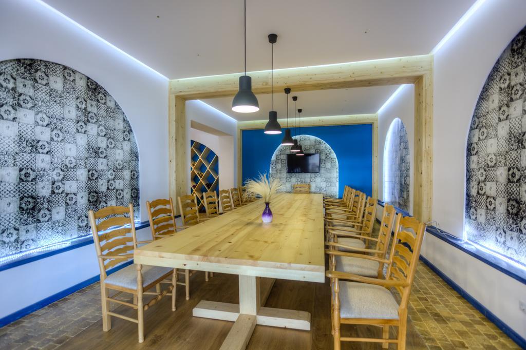 Peninsula 4*
